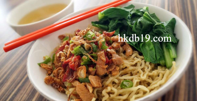 Menikmati Mie Pangsit Legendaris